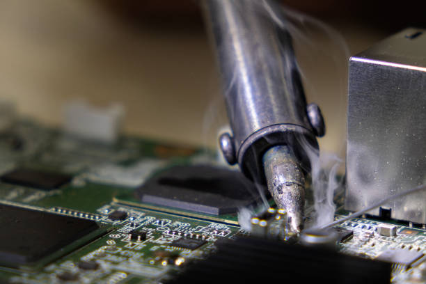 Sugalvotas pavadinimas:<br><br>Kompiuterio PCIe lizdų gedimų diagnozavimas su išplėtimo plokščių kontaktų valymo metodais ir signalų perdavimo stabilumo atkūrimo instrukcija post thumbnail image
